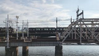 【阪急】十三大橋ですれ違う阪急電車