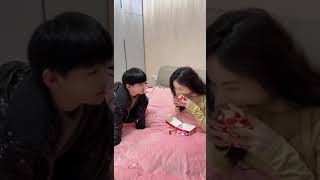 为什么男人背叛了婚姻还不愿意放手？每次都拿孩子道德绑架，看到儿子这么懂事，我真心疼 懂事的让人心疼 婚姻 底线