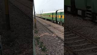 WAP 5 Garib Rath express 😮😮😮😮😮😮😮😮😮😮😮 crossing#trains #viral #shorts #railway please subscribe🙏🙏🙏🙏🙏🙏🙏