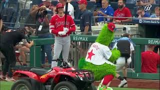 Moment: Shohei Ohtani Ohtani meets the Phillie Phanatic