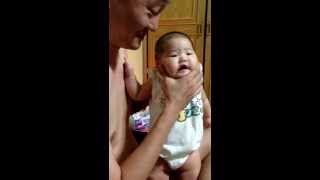 嬰兒快速打嗝法 趴水 之 爹地就是要成功篇 quick way to burp a baby-experiment 3