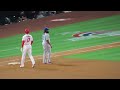 大谷とゲレーロjr塁上でシンクロ！息の合ったリズムがスゴ過ぎる！　【現地映像】