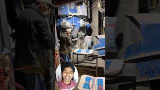 सीमेंट को किस प्रकार बोरियों में पैक हो रहा #cement #cemetery #technology #machinery #shorts