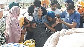 Sidhu Moosewala's mother breaks down as she collects her son's ashes