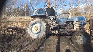 DT 75 M vyprošťuje Zetor Crystal 8011