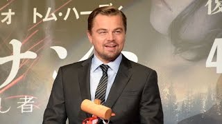 LEONARDO DICAPRIO At Revenant Japan Premiere レオナルド・ディカプリオが鏡開きに挑戦！ 「レヴェナント：蘇えりし者」ジャパン・プレミア