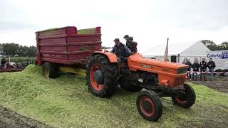 MAIS KUIL AANRIJDEN MET EEN FORD COUNTY 1124 SUPER SIX OLDTIMER HAKSELDAG DALEN