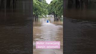 Motor menerjang banjir #fyi #fyp #banjir #menerjangbanjir #fyi #fyp #imlek2025