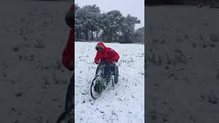 Joan Lascorz in the snow with his BATEC RAPID