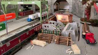 BL spor N Model railway loading of logs operation; Modelleisenbahn Holz Verlade Anlage m. funktionen