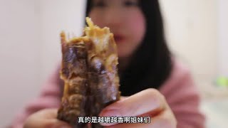 #零食推荐 #追剧小零食  追剧我就爱吃久久鸭的手撕鸭脖