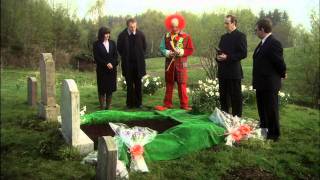 6 Things you shouldn't wear to a funeral