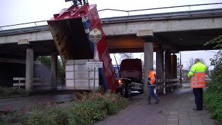 GPTV: Vrachtwagen crasht tegen N31 viaduct in Harlingen