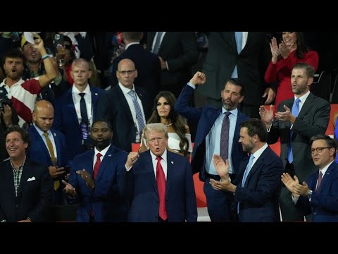 Donald Trump receives applause upon arrival at Republican convention