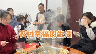 二哥生日好热闹，大伙聚在一起吃饭，农村的幸福生活就是如此简单