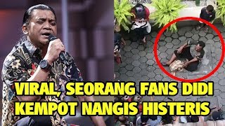 Kehilangan Didi Kempot, Salah Satu Fans Nangis Histeris di Emperan RS Kasih Ibu