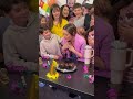 ariadne diaz celebró su cumple junto al elenco de papasporconveniencia no dudó en morder el pastel