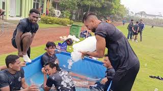 Latihan Full Senyum | Lucas Frigeri Masih Absen Akibat Cidera Tulang Dada