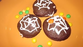 Tinky Makes Spider-Web Whoopie Pies on "Mass Appeal"