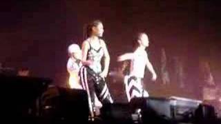 Twins singing 熱浪假期 in their 2007 Concert at Atlantic City