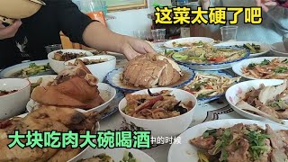 农民鲁智深春节走亲戚，这菜太丰盛了，喝天之蓝吸华子，真过瘾