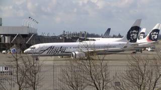 Alaska Airlines Boeing 737 at Seatac International Airport