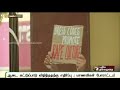 ஆடை கட்டுப்பாடு விதித்த கல்லூரி நிர்வாகம் எதிர்ப்பு தெரிவித்து மாணவிகள் போராட்டம் telangana