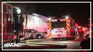 Fire crews respond to apartment fire in south Charlotte