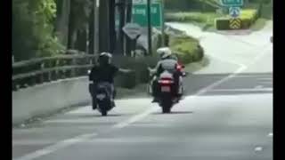 9jan2025 singapore traffic police officer chasing motorcyclist whom refused to stop