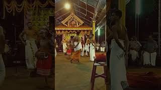 kathivanur veeran theyyam thottam     11 വയസ്സുള്ള കുട്ടിയെ കെട്ടിയത്🙏