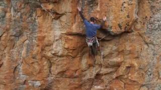 Eddy Mofardin climbing (and falling off) New New Diocese, Mt Arapiles trad 26/27