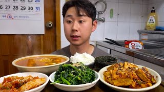 두부조림 시금치무침 라면 한그릇 엽동이집밥입니다 시금치 달달하니~ 너무 맛있고 두부조림은 말할것도없습니다 잘먹었습니다! 먹방MUKBANG