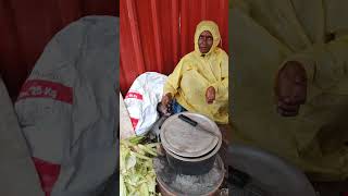 Hardworking women selling Bhutta in heavy rain in #goa #streetfood #indianfood #shorts #viral