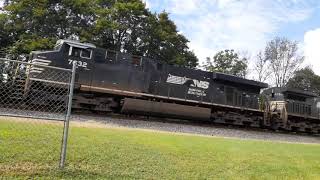 NS 4204 leads an intermodal train in Robesonia, PA