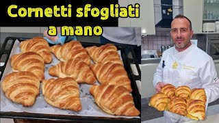 CORNETTI DI PASTA BRIOCHES CON BURRO INSERITO A MANO.Ricetta fatta in casa.Corso di pasticceria