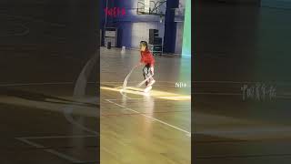 Incredible 8-Year-Old Rope Jumping Champion 跳绳锦标赛个人花样自编赛上，一名8岁女孩凭借精彩的表现获得第一名