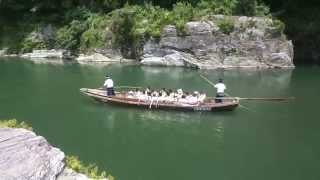 長瀞の荒川舟下りを岩畳から眺める　Look at the Arakawa boat edge of Nagatoro from pile of rocks