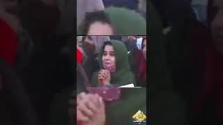 Girl got Emotional after Seeing Imran Khan | Capital TV