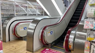 (あれが1辺だけ…)ダイソー武蔵小山駅前店のエスカレーター(上り)