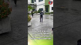 A young man's unusual gait in the industrial zone sparks much discussion.