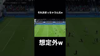 その距離ヘディングはやばいw #shorts #サッカー #FIFA