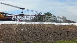 PROSES CRANE MENYEBERANG SUNGAI OPAK UNTUK PASANG GIRDER BENTANG BARAT JEMBATAN #progrestoljogjasolo