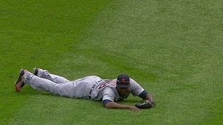 DET@MIN: Hunter robs Plouffe with running grab