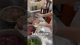 街头加肉加虾蛋饼，料多到溢出来，我不信你不馋#蛋饼 #同城美食 #街边小吃 #外酥里嫩 #转转平台