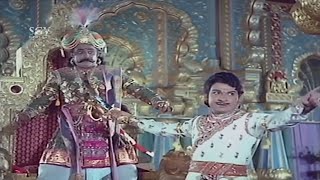 ನಾವು ಕದಂಬರು… ಕನ್ನಡ ತಾಯಿಯ ಮಡಿಲಲ್ಲಿ ಬೆಳೆದ ಮಕ್ಕಳು | Best Scene From Mayura Kannada Movie | Dr. Rajkumar