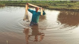 usei uma tarrafa lambarizeira, e  peguei várias qualidades de peixes 🐠🐟