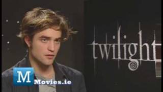 Robert Pattinson FUN Interview with TWILIGHT Breaking Dawn star Edward Cullen