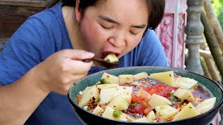 Aduo cooking the rice tofu , the specialty in Guizhou.  so spicy