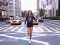 kelly bensimon running in traffic