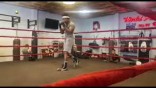 HASSAN MWAKINYO AKIWA AKIPASHA KWENYE GYM YA TERRENCE CRAWFORD HUKO OMAHA JIMBO FLORIDA MAREKANI